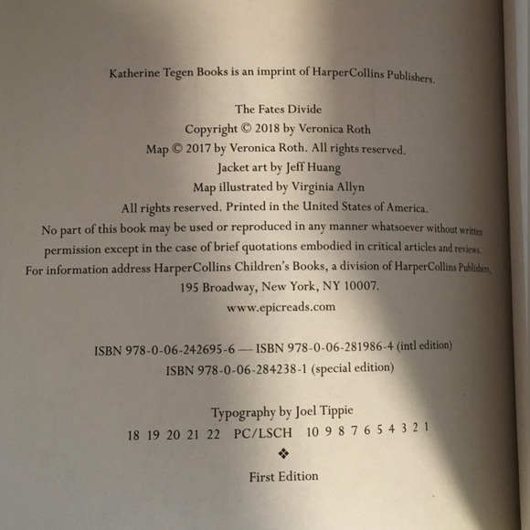 The Fates Divide - Signed First Edition - By Veronica Roth - Hardcover - Picture 13 of 15